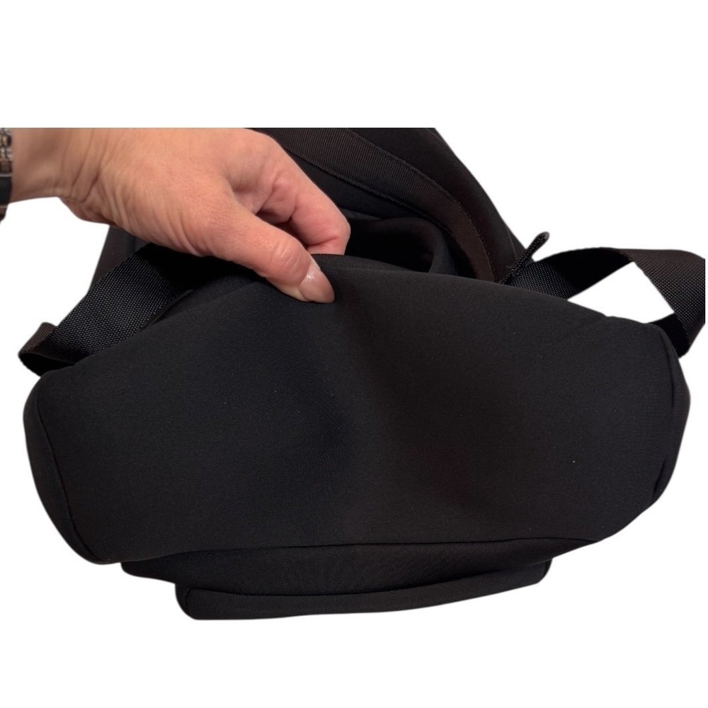 ALO Backpack NWT Black Stow Backpack with Detachable Pouch MSRP $195 - Picture 7 of 8